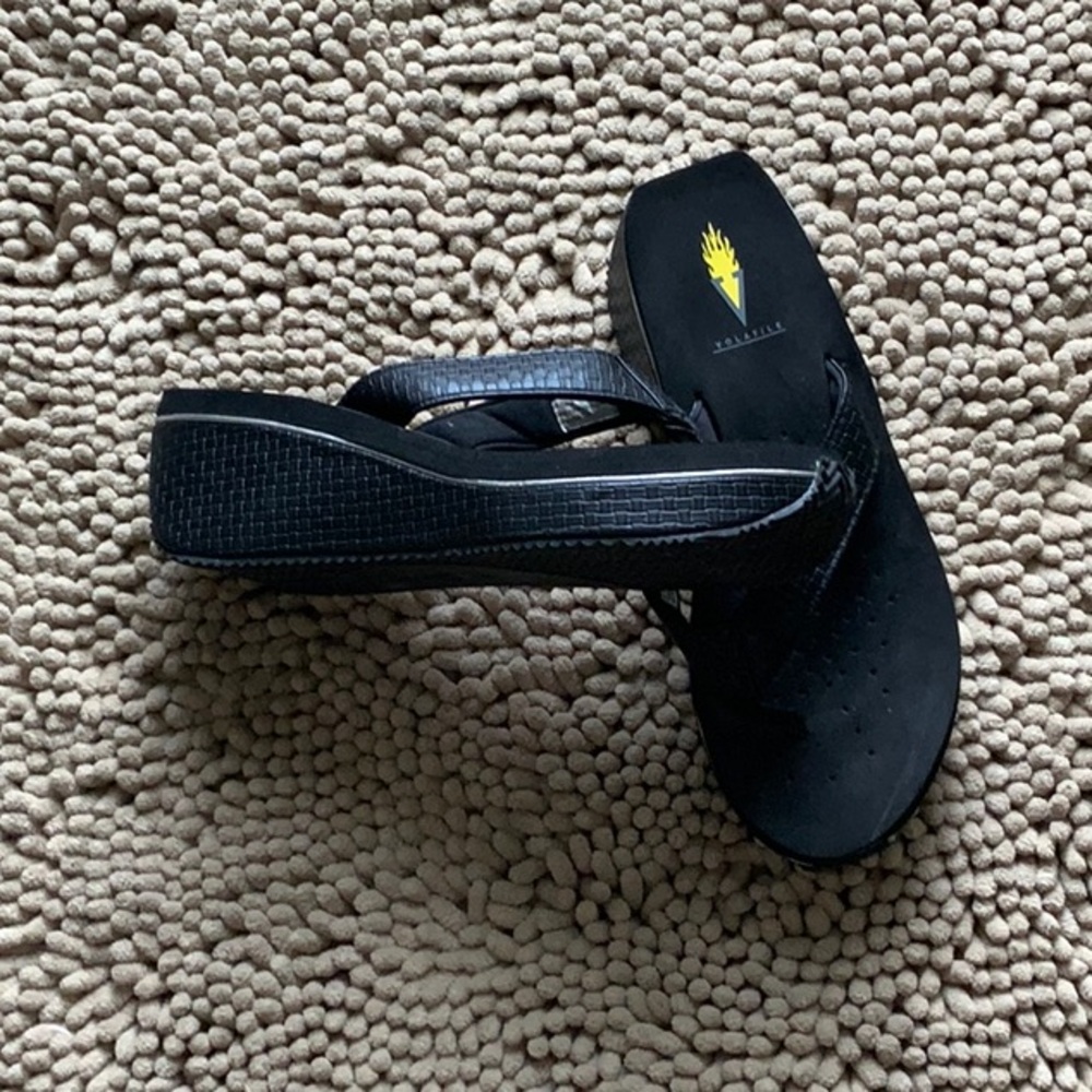 Black Flip-Flop Sandals - Picture 2 of 3